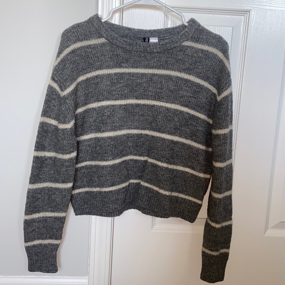 H&M sweater - Picture 1 of 3